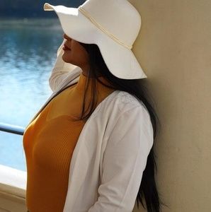 Meet your Posher, Charo